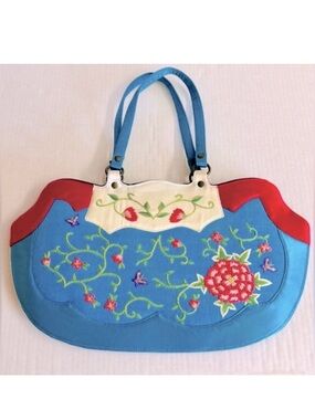 Vtg Dolce Vita- Gorgeous handmade silk embroidered bag with snap closure